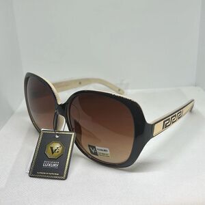 VG Women’s Black Sunglasses